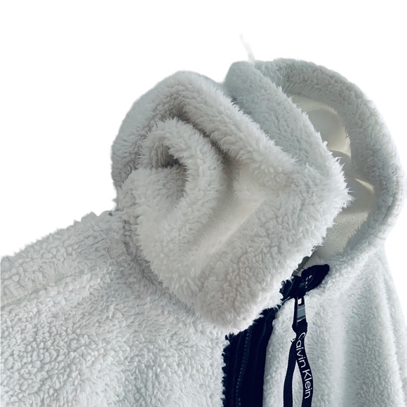 🖤Calvin Klein Performance S White Soft Fur Jacker 2 Pockets;a stain-free hood🖤 - Picture 5 of 8